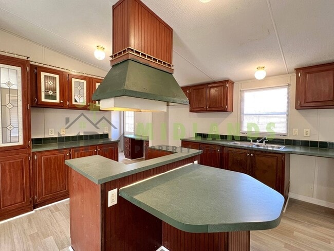 Building Photo - 323 Tabor Dr