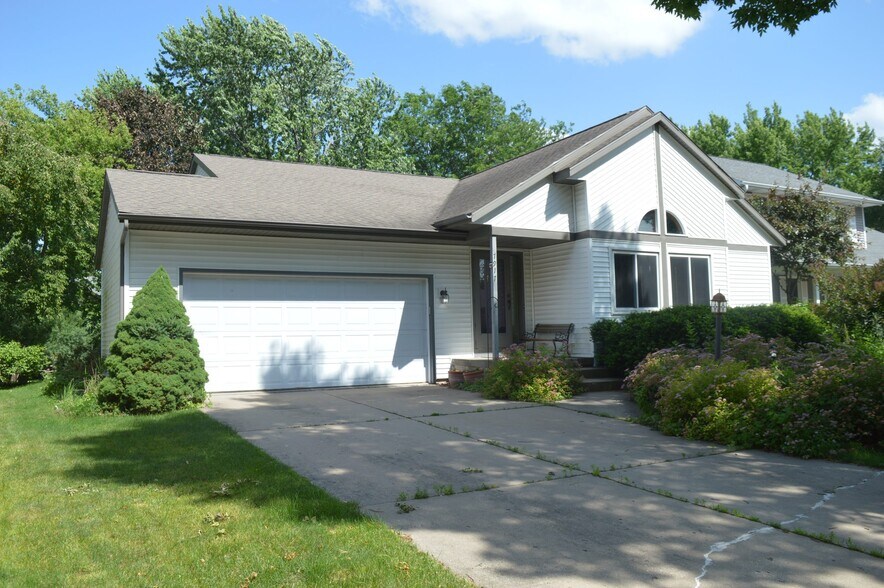Primary Photo - 7917 W Oakbrook Cir