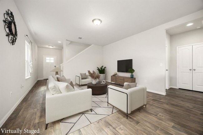 Building Photo - 13925 Heywood Dr
