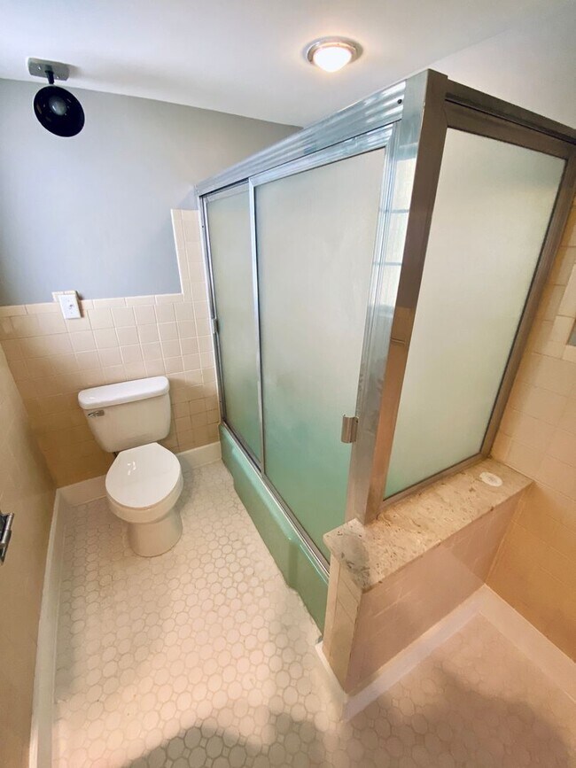 Building Photo - Remodeled Westgate Home with Attached Prof...