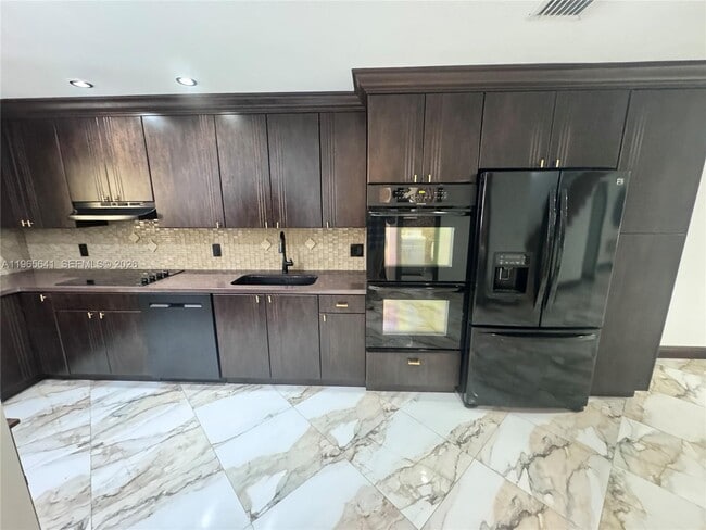 Building Photo - 3994 Estepona Ave