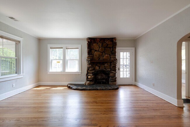 Building Photo - 519 S Reese St