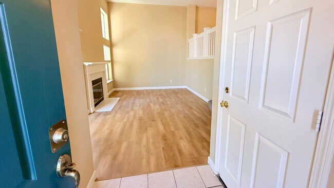 Building Photo - 401 Skylark Ct