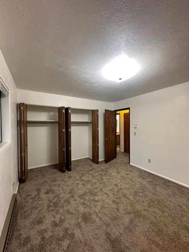 Building Photo - Upstairs 2 bedroom in a 4-Plex