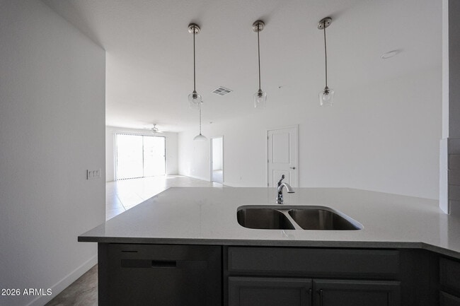 Building Photo - 2511 W Queen Creek Rd