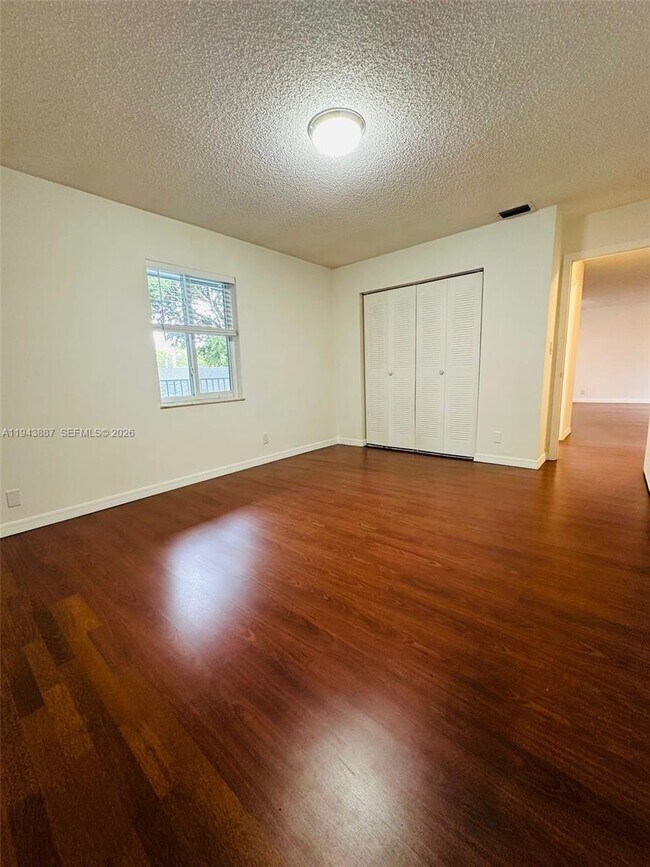 Building Photo - 414 SE 14th St