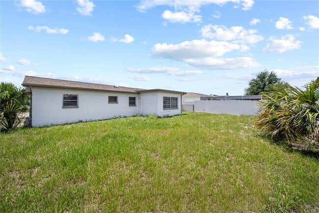 Building Photo - 8247 Saybrook Dr