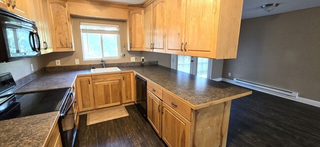 Building Photo - 2 Bedroom, 1.5 Bathroom, 1 Car Garage For Rent In The 4-J Subdivision
