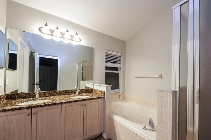 Building Photo - 4307 Bayside Dr