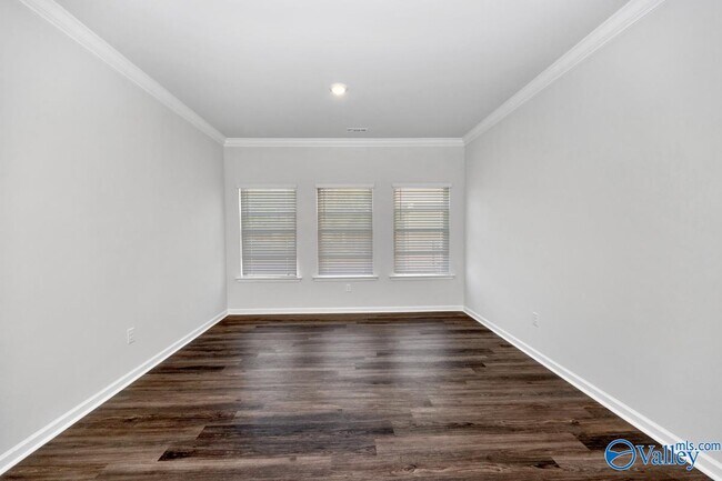 Building Photo - 157 High Leaf Dr