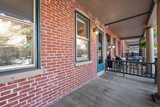 Building Photo - 1516 N Clayton St