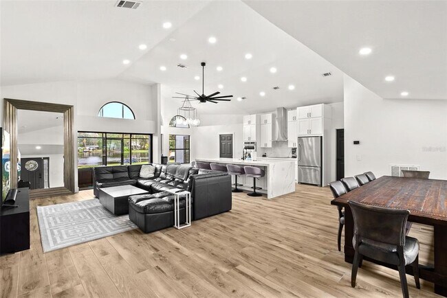 Building Photo - 15912 Willowdale Rd