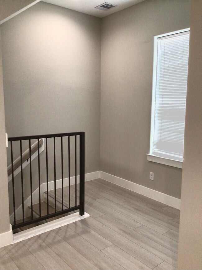 Building Photo - 2109 Marnel Rd