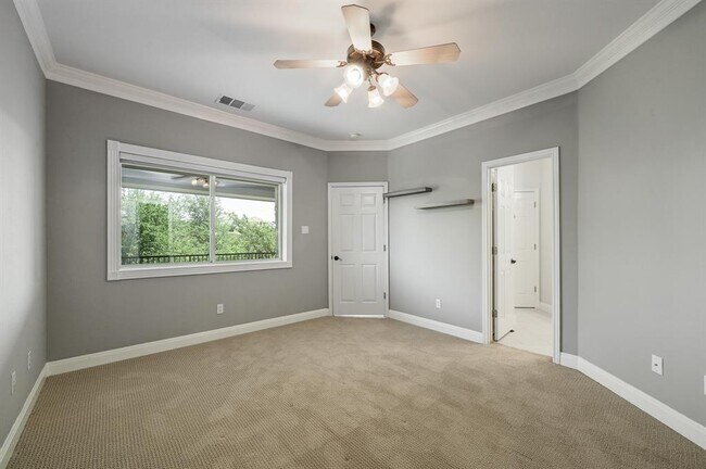 Building Photo - 12004 Mira Mesa Dr