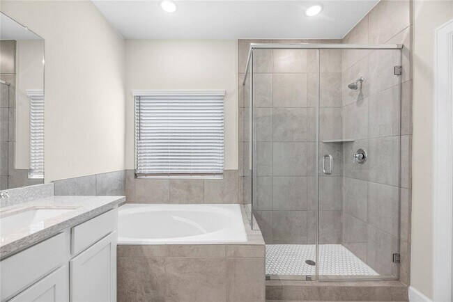 Building Photo - 11908 Briarwood Hill Way