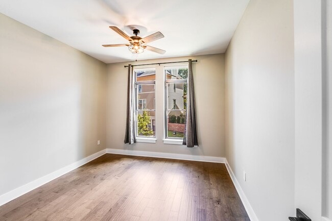 Building Photo - SouthEnd Luxury + Included Utilities (Gas,...