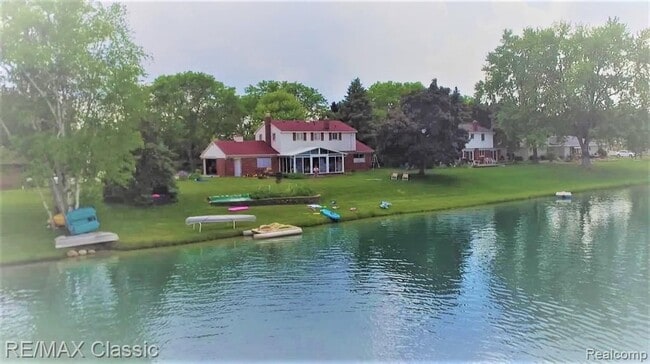 Building Photo - 1587 3 Lakes Dr