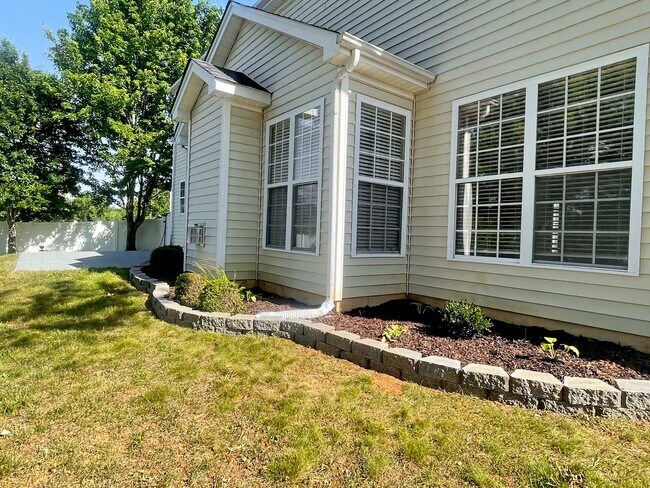 Building Photo - Spacious & Elegant 4 BR / 2.5 BA High Point Home – Over 2,400 Sq Ft!