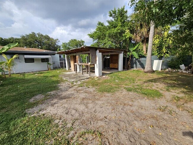 Building Photo - 3 bedroom in North Miami FL 33161