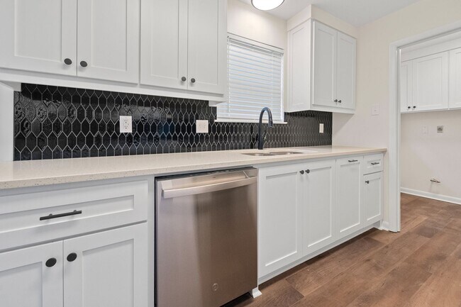 Building Photo - 3 BD 2 BA