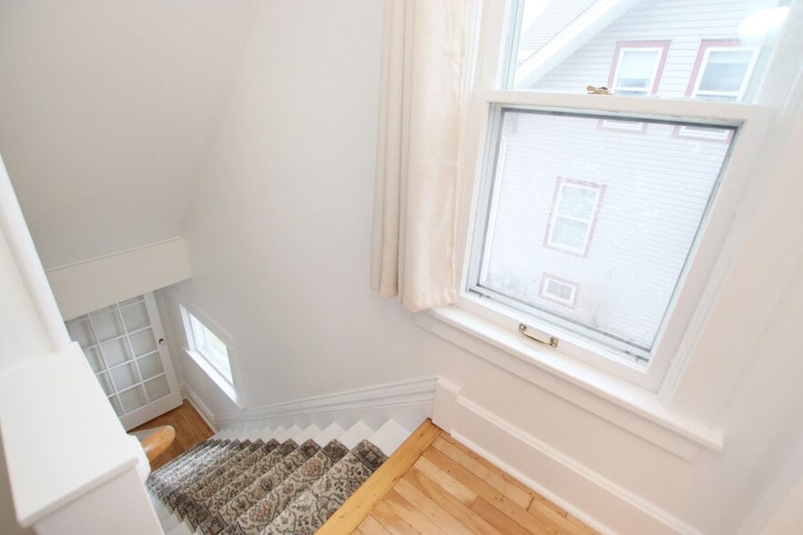 Building Photo - 27 15th St