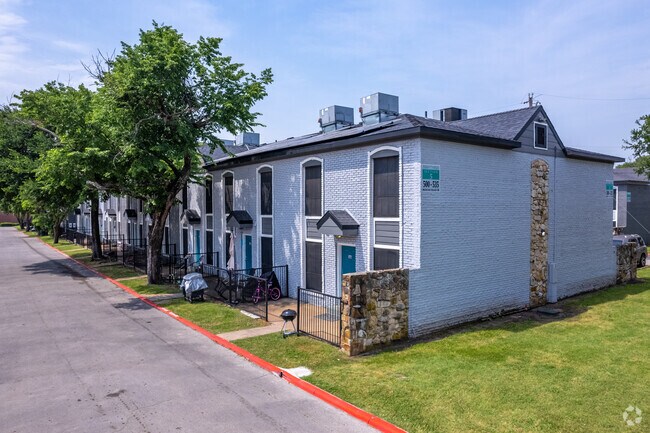 Building Photo - Spanish Court Apartments
