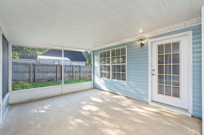 Building Photo - 4253 Antioch Rd