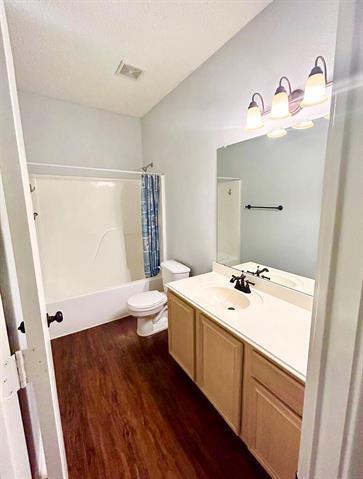 Building Photo - 7212 Park Creek Dr
