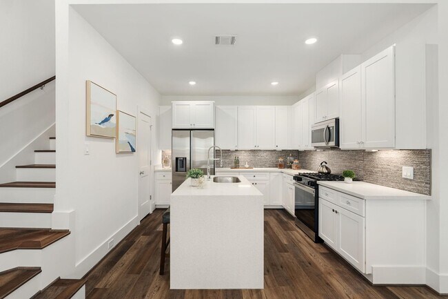 Building Photo - 7504 B Carver Rd