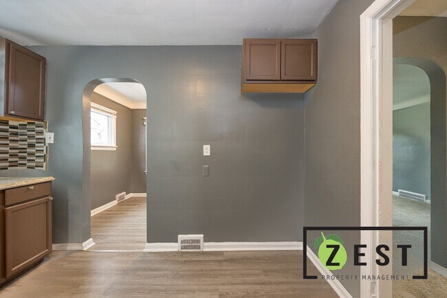 Building Photo - Beautiful 3 bedroom 1 Bath OPEN HOUSE 11/26 2PM-2:30PM