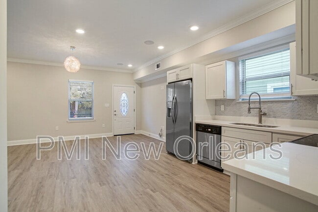 Building Photo - 2232 Bienville St