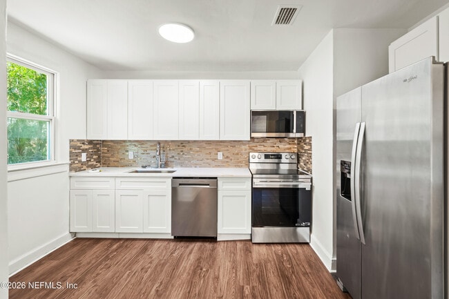 Building Photo - 569 W 49th St
