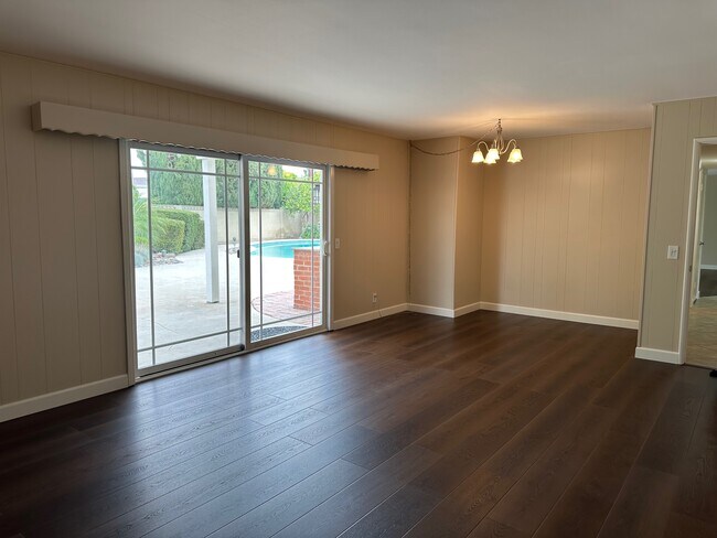 Building Photo - 1393 Scotch Cir