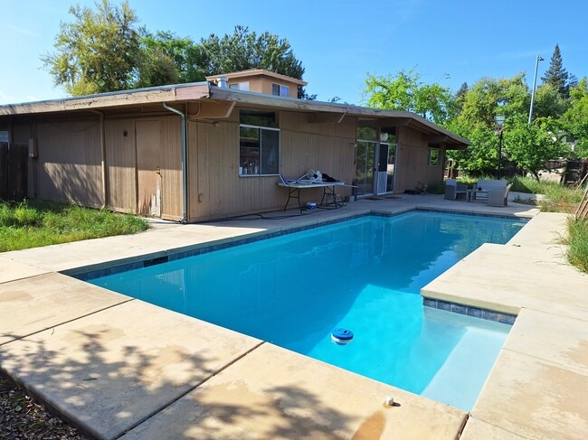 Building Photo - 1312 Toyon Plz