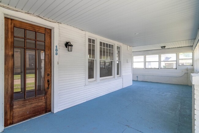 Building Photo - 108 Blount St