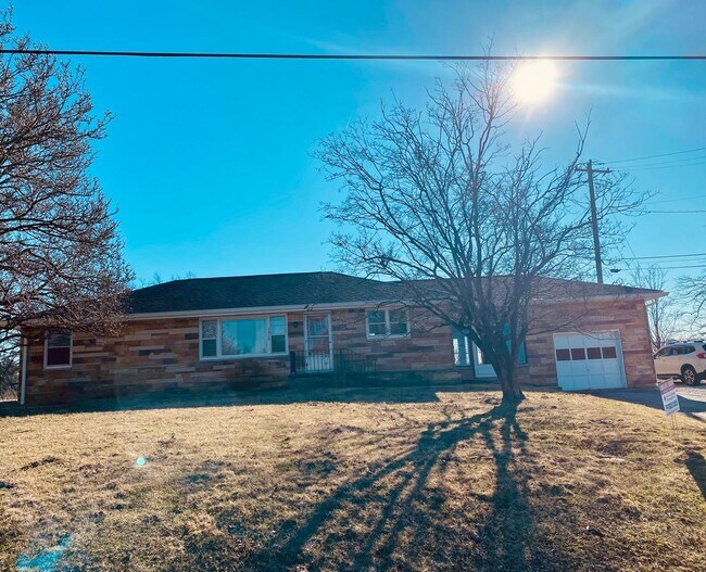 Building Photo - 1310 E Matlock Rd