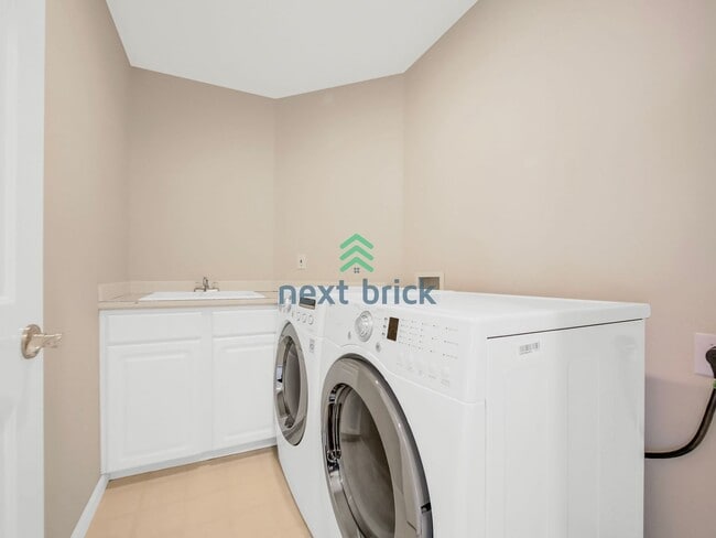Building Photo - 4 Bed 2.5 Bath Single Family for Rent!