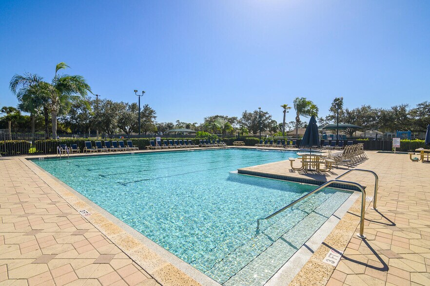 Building Photo - 21572 Brixham Run Loop