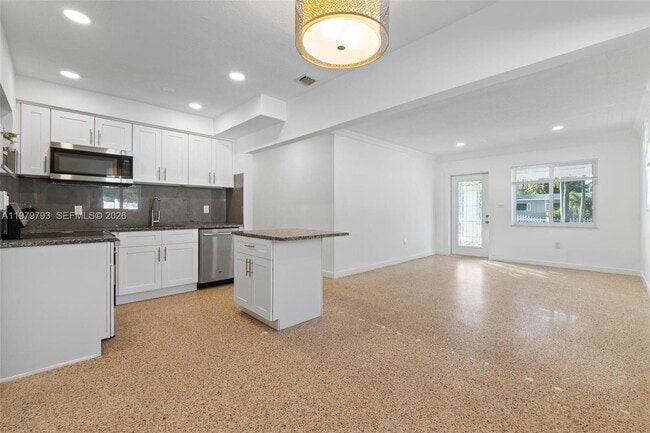 Building Photo - 201 NE 169th St