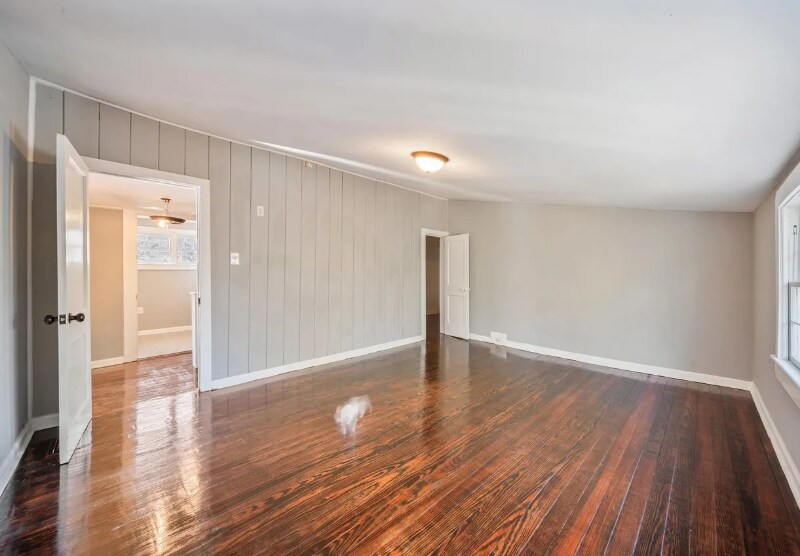 Building Photo - 1957 Broughton St