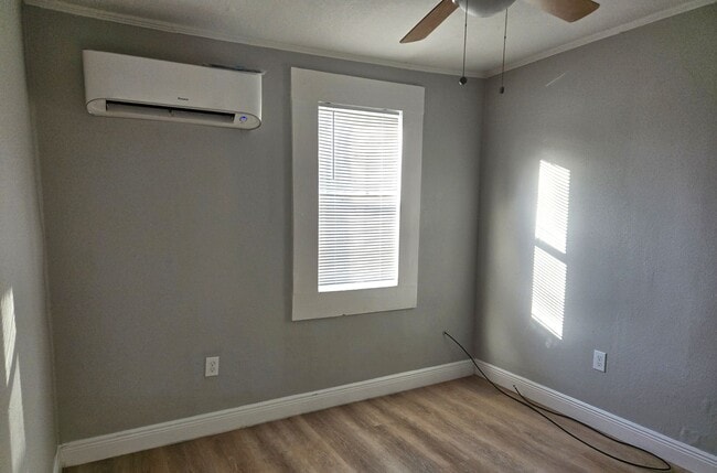 Building Photo - Cozy 1 Bedroom Apartment in Eagle Ave