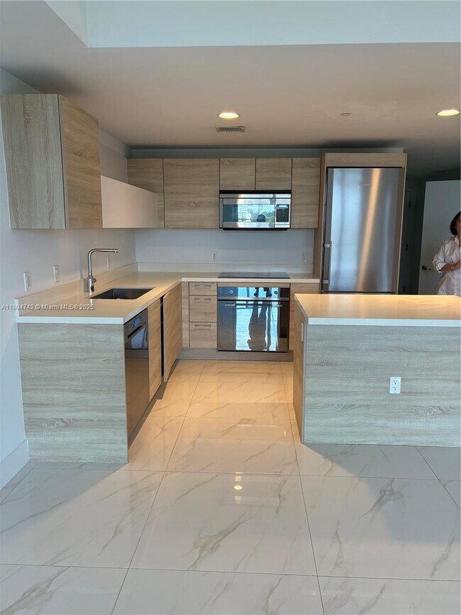 Building Photo - 16385 Biscayne Blvd