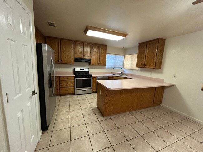 Building Photo - 3 Bedroom Home for Rent in Anderson CA | Large Family Room, 2 Car Garage, Pet Friendly