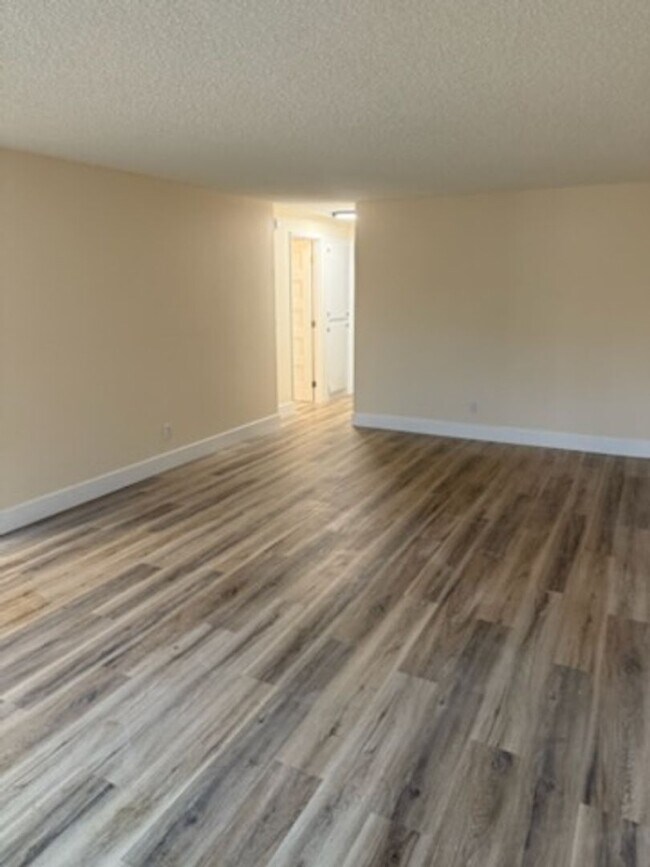 Building Photo - 118000