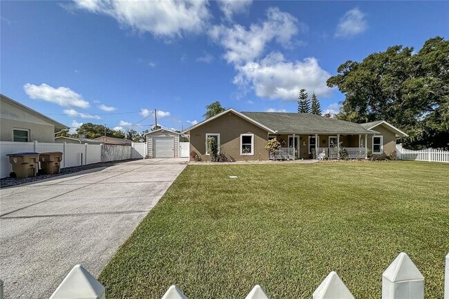 Building Photo - 5572 Myakka Ave
