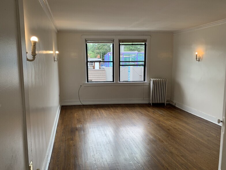 Building Photo - 1927 Murray Ave