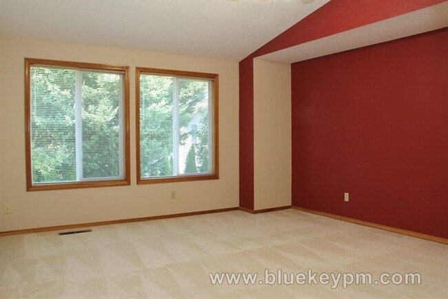 Building Photo - 4 Bed, 3 Bath Home w/ 1 Bed and 1 Full Bath on Main Near Bethany/Rock Creek