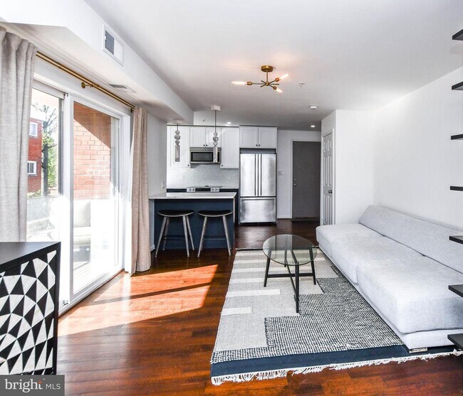 Building Photo - 1386 Bryant St NE