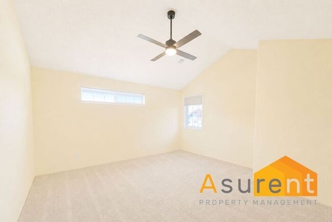 Building Photo - 3 Bed, 2.5 Bath Home
