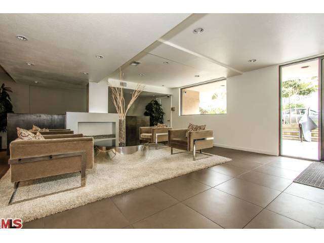 Building Photo - 141 S Clark Dr